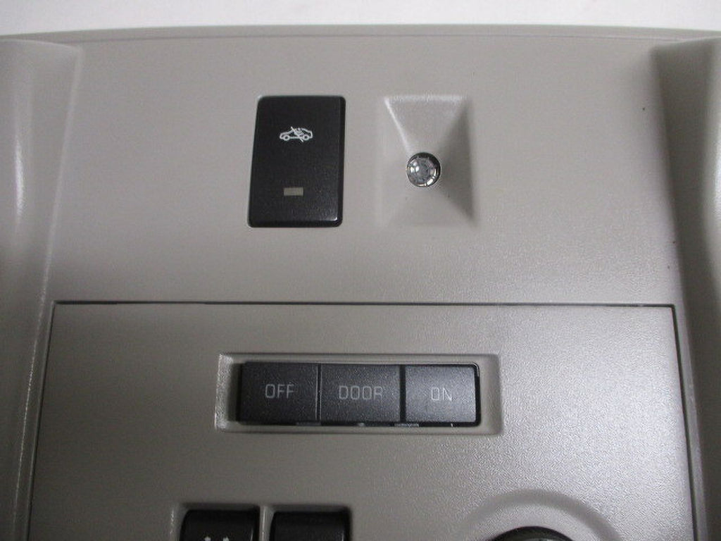 OEM w/Homelink Pre-Owned Cadillac Console LKQ (Good) Overhead Sunroof 2015-2020 Roof Escalade &