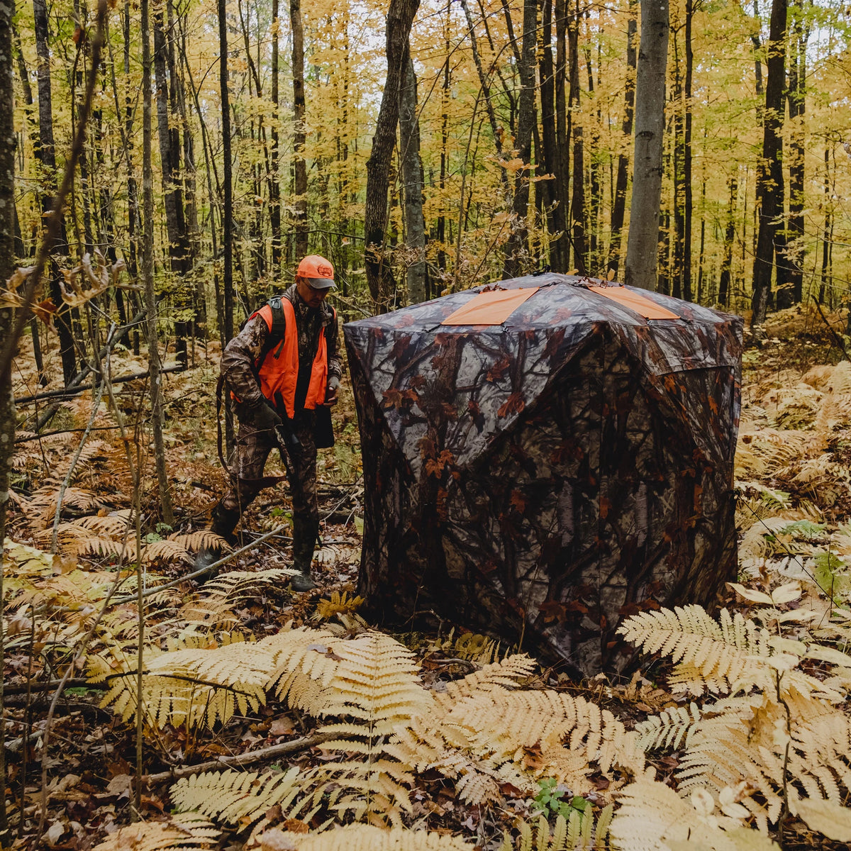 Woodland, 2-Person, Road Portable Bloodtrail® Barronett RR200BT Blinds® Hub Runner, Blind,